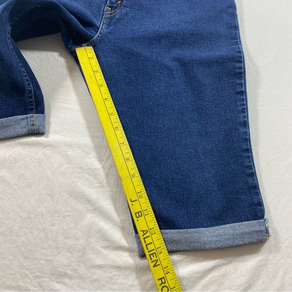 Levi's Shorts 16.5 Women’s Denim Shorts Bermuda Jean casual beach - Picture 5 of 5